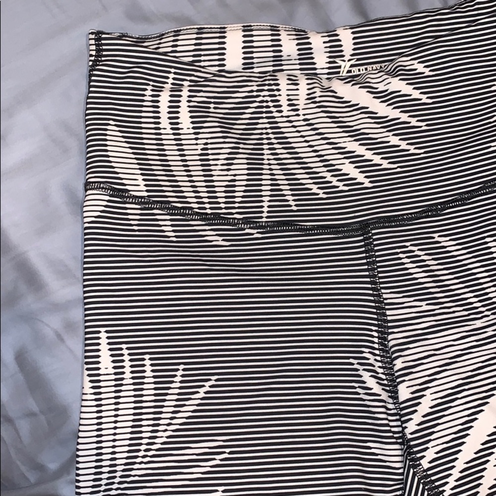 OLD NAVY ACTIVE - white & black leggings [L]